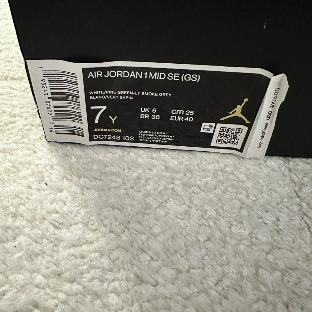 Nike Jordan 1 Mid grade school size 7 white, pine green and gray - Picture 4 of 8